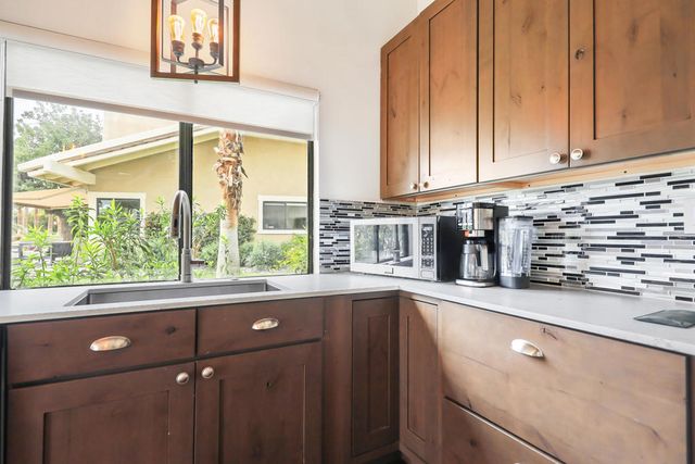 331 Red River Road, Palm Desert, CA 92211