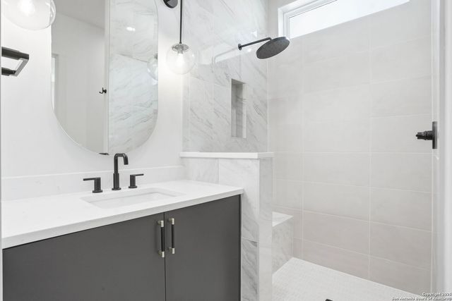 15 Wellesley, Shavano Park, TX 78231