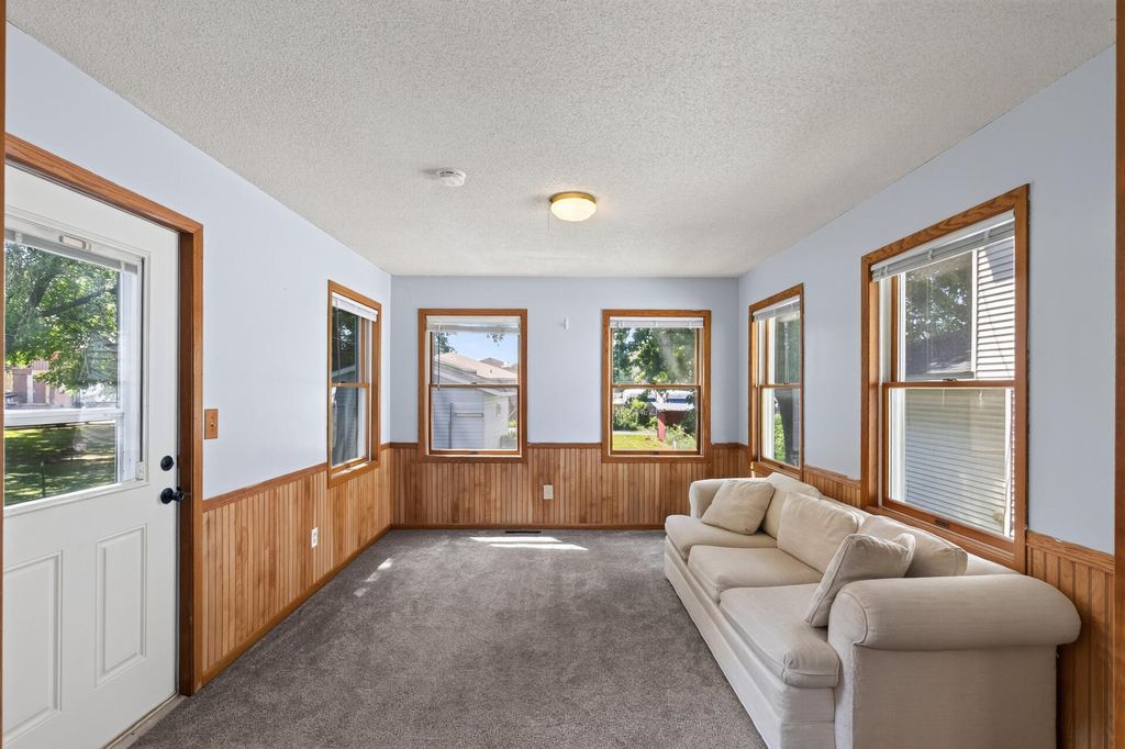 220 N Chestnut Street, Belle Plaine, MN 56011 — photo 3