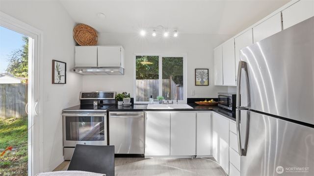 12227 NE 137th Place, Kirkland, WA 98034