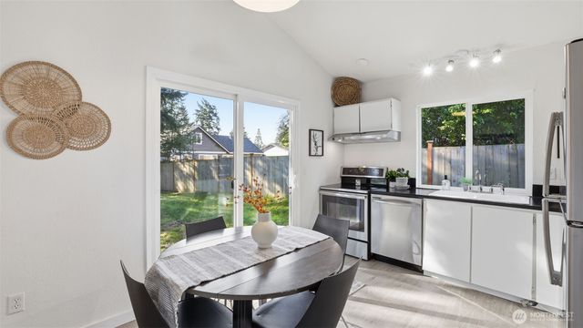 12227 NE 137th Place, Kirkland, WA 98034