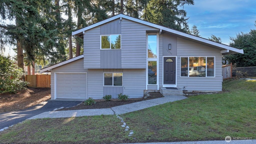 12227 NE 137th Place, Kirkland, WA 98034