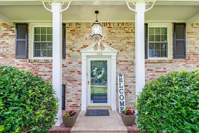 104 Hemingway Dr, Columbia, TN 38401