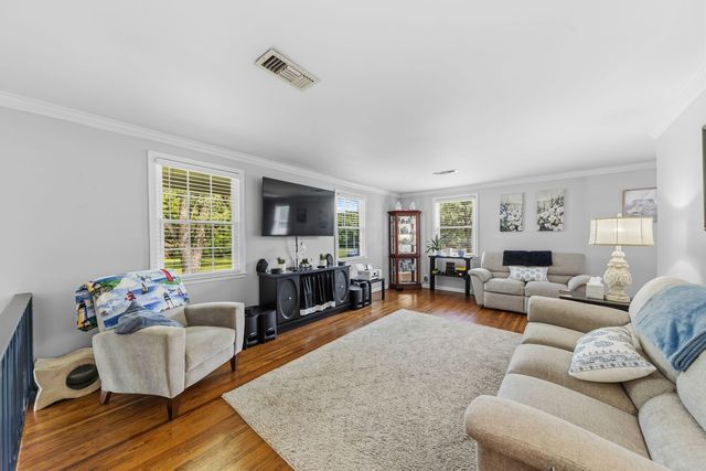 104 Hemingway Dr, Columbia, TN 38401