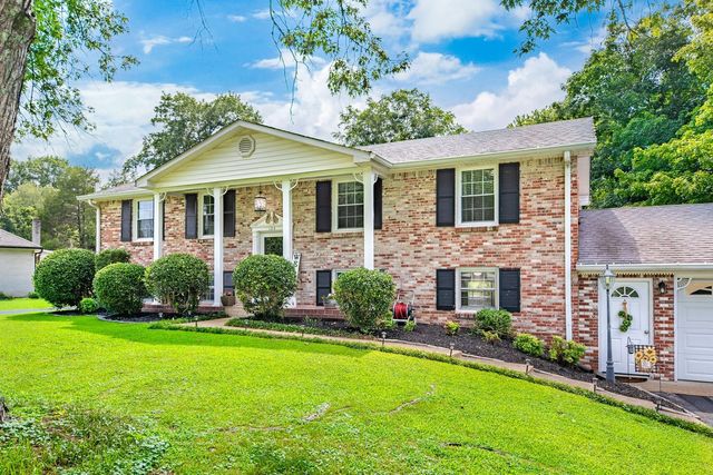 104 Hemingway Dr, Columbia, TN 38401