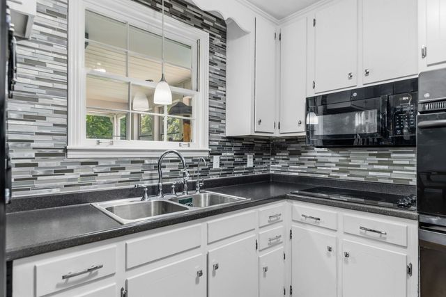 104 Hemingway Dr, Columbia, TN 38401