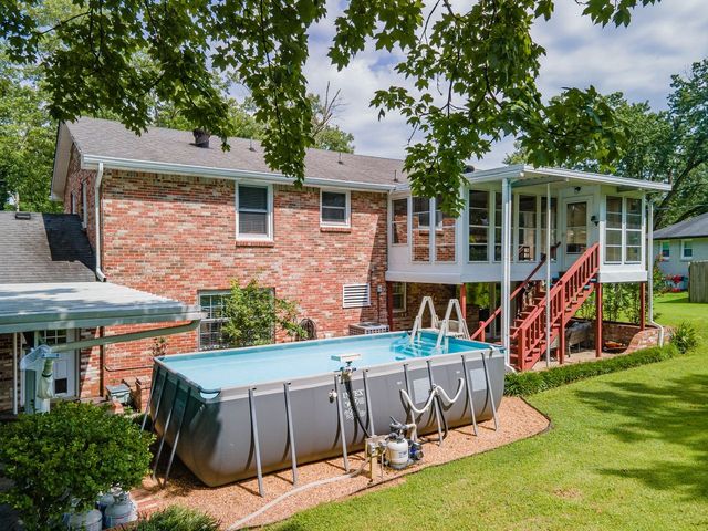 104 Hemingway Dr, Columbia, TN 38401