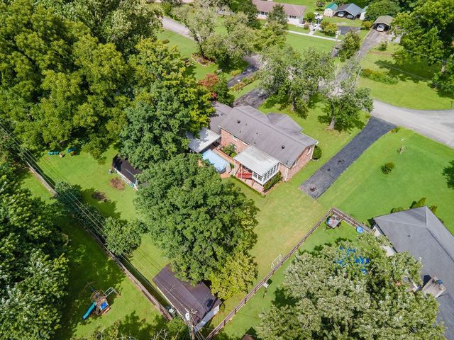 104 Hemingway Dr, Columbia, TN 38401