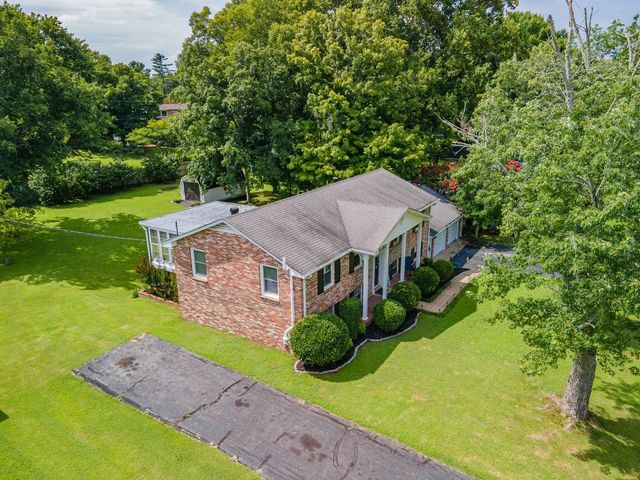 104 Hemingway Dr, Columbia, TN 38401