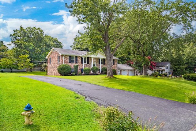 104 Hemingway Dr, Columbia, TN 38401