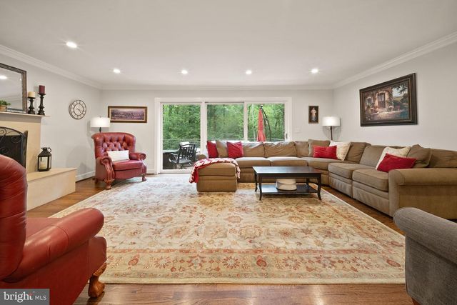 1716 BESLEY RD, Vienna, VA 22182
