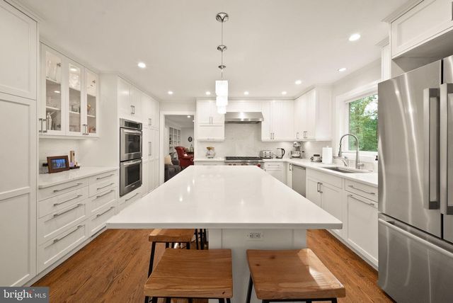 1716 BESLEY RD, Vienna, VA 22182