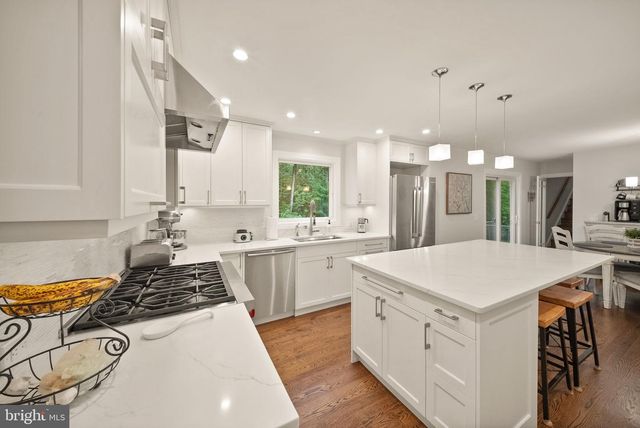 1716 BESLEY RD, Vienna, VA 22182
