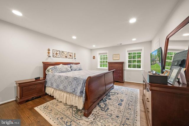 1716 BESLEY RD, Vienna, VA 22182