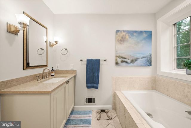 1716 BESLEY RD, Vienna, VA 22182