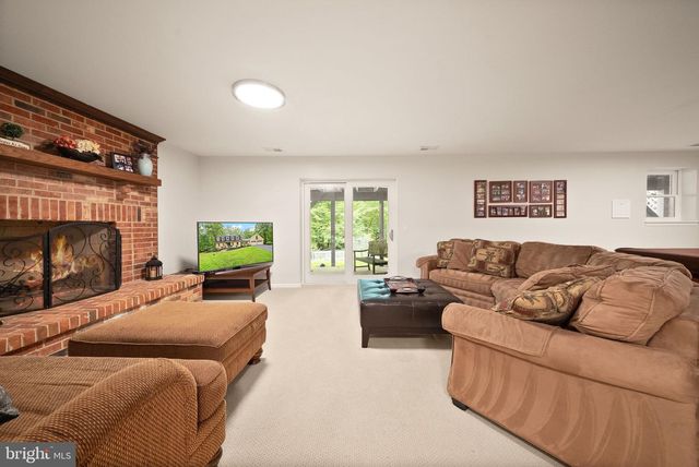 1716 BESLEY RD, Vienna, VA 22182