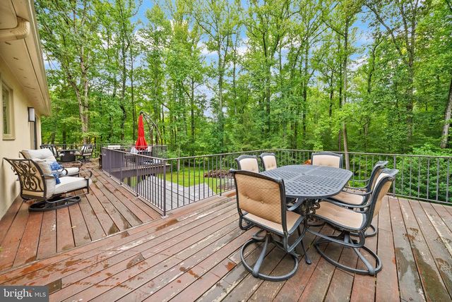 1716 BESLEY RD, Vienna, VA 22182