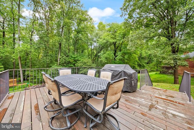 1716 BESLEY RD, Vienna, VA 22182