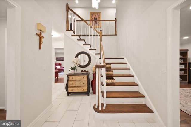1716 BESLEY RD, Vienna, VA 22182