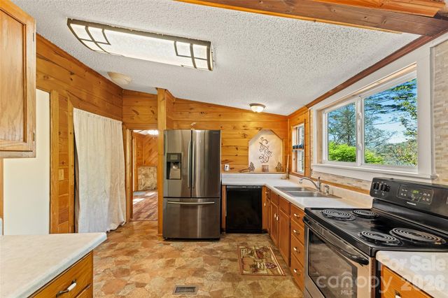 19 Timbers Edge Lane, Fairview, NC 28730