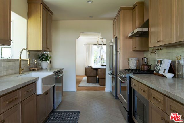 3807 Floresta Way, Los Angeles, CA 90043