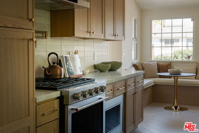 3807 Floresta Way, Los Angeles, CA 90043