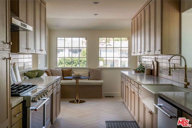 3807 Floresta Way, Los Angeles, CA 90043