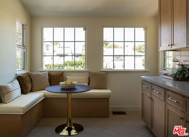 3807 Floresta Way, Los Angeles, CA 90043