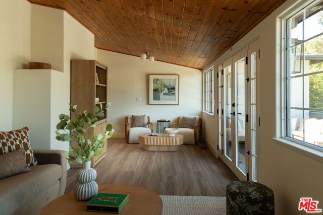 3807 Floresta Way, Los Angeles, CA 90043