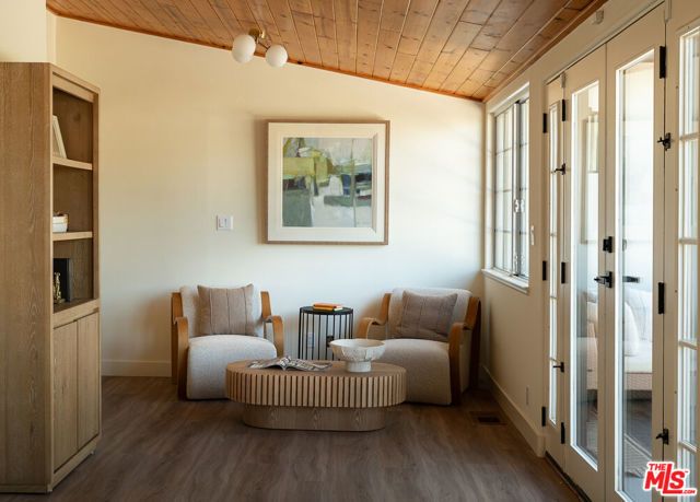 3807 Floresta Way, Los Angeles, CA 90043