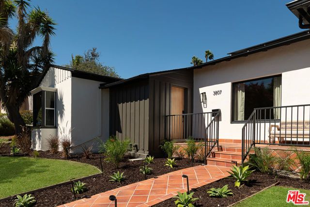 3807 Floresta Way, Los Angeles, CA 90043