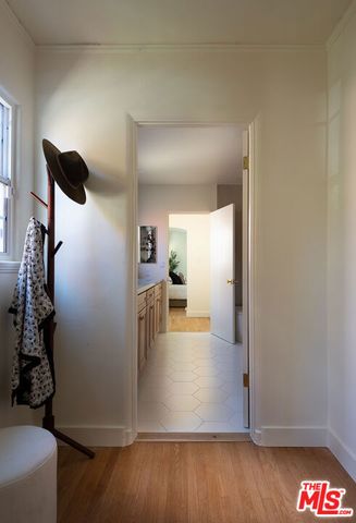 3807 Floresta Way, Los Angeles, CA 90043
