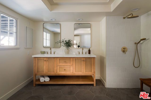 3807 Floresta Way, Los Angeles, CA 90043