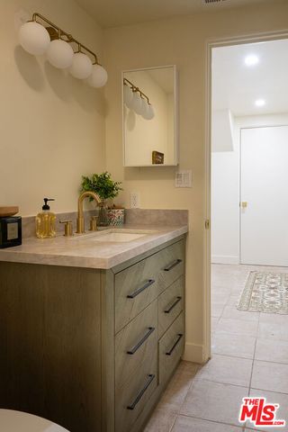 3807 Floresta Way, Los Angeles, CA 90043