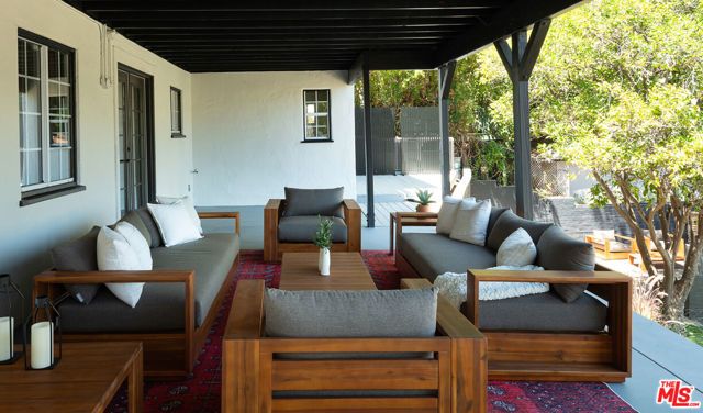 3807 Floresta Way, Los Angeles, CA 90043
