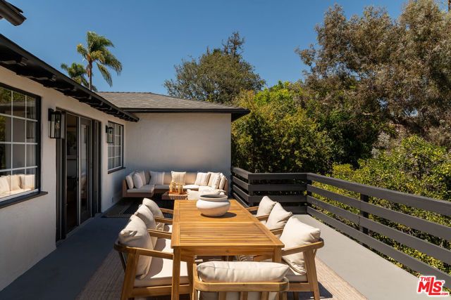 3807 Floresta Way, Los Angeles, CA 90043