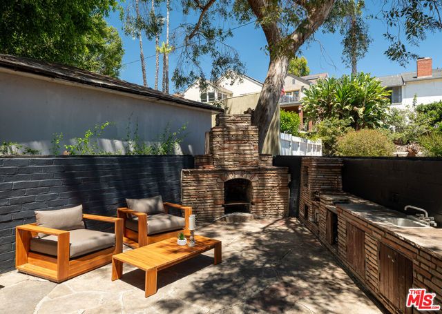 3807 Floresta Way, Los Angeles, CA 90043