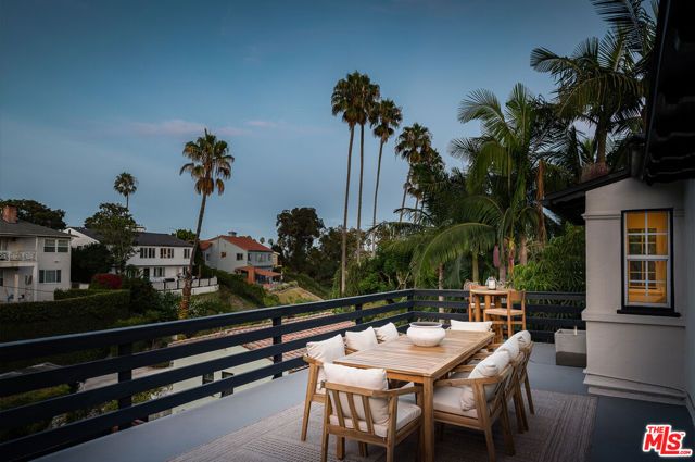 3807 Floresta Way, Los Angeles, CA 90043