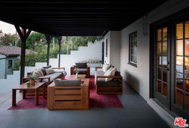 3807 Floresta Way, Los Angeles, CA 90043