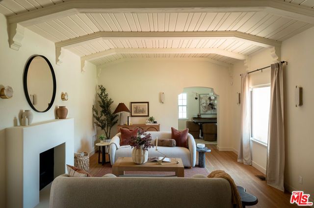 3807 Floresta Way, Los Angeles, CA 90043
