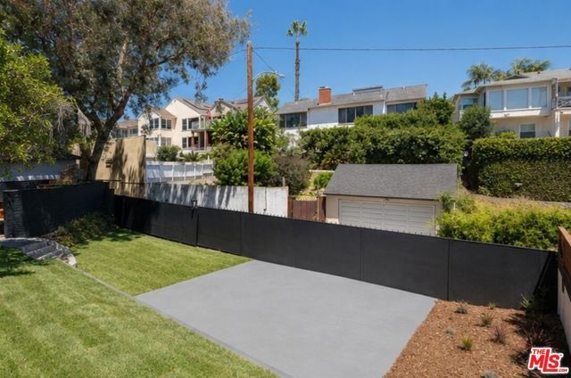 3807 Floresta Way, Los Angeles, CA 90043
