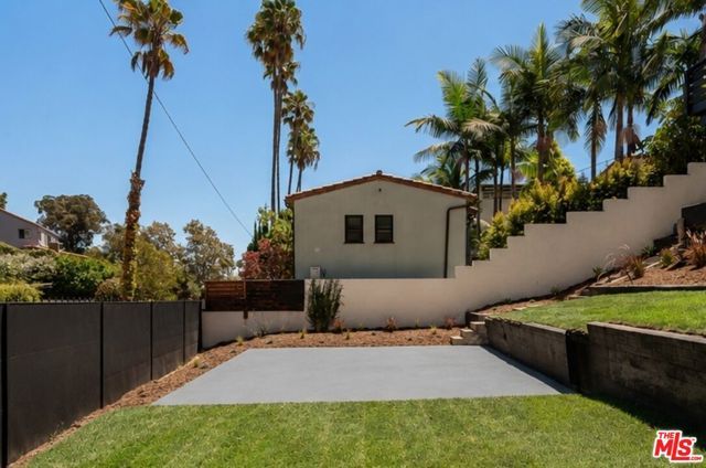 3807 Floresta Way, Los Angeles, CA 90043