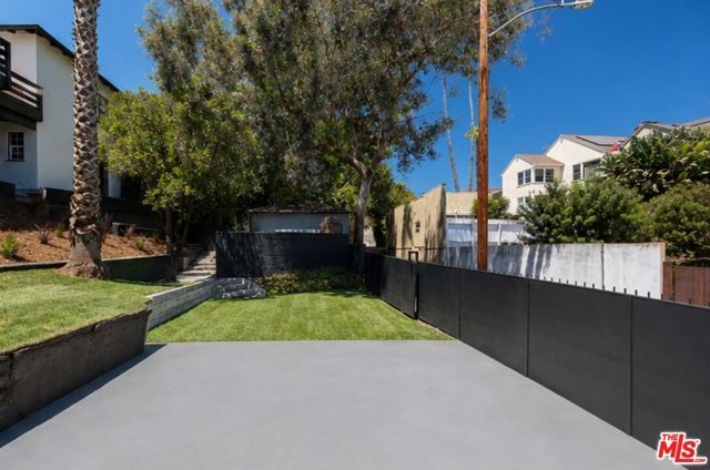 3807 Floresta Way, Los Angeles, CA 90043