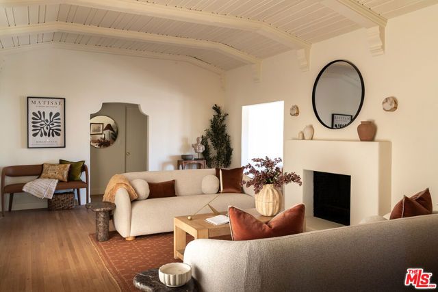 3807 Floresta Way, Los Angeles, CA 90043