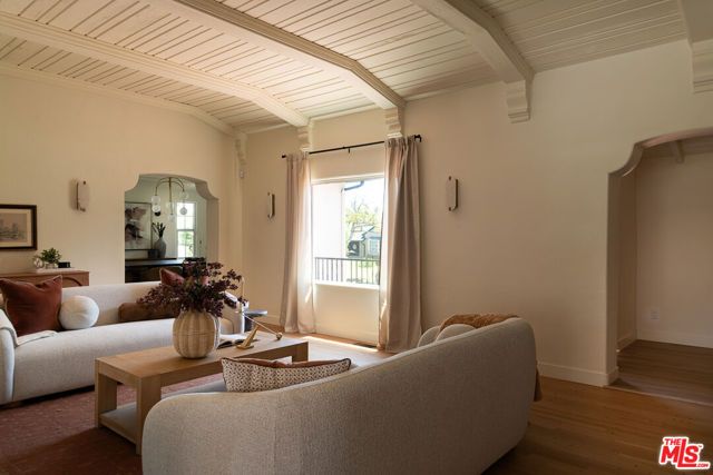 3807 Floresta Way, Los Angeles, CA 90043