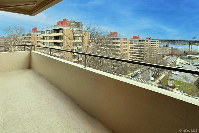 162-40 9 Avenue 7A, Beechhurst, NY 11357