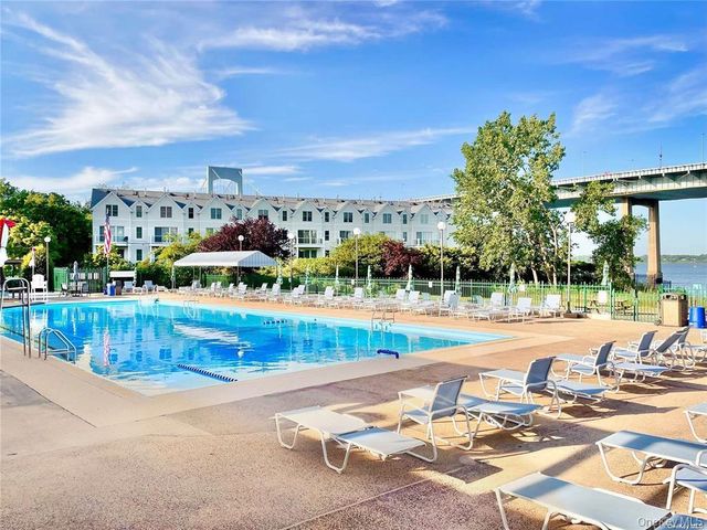 162-40 9 Avenue 7A, Beechhurst, NY 11357