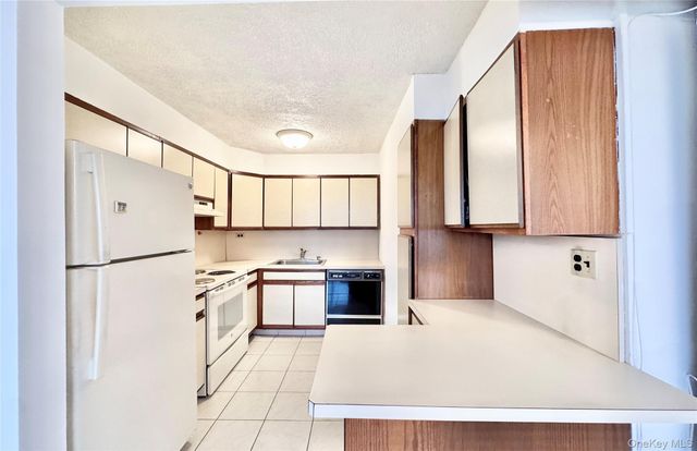 162-40 9 Avenue 7A, Beechhurst, NY 11357