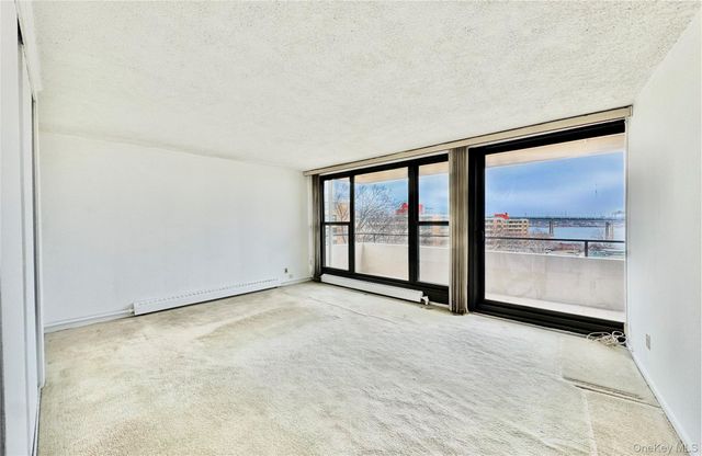 162-40 9 Avenue 7A, Beechhurst, NY 11357