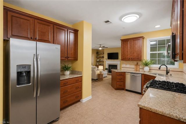 1002 Grand Oak LN, Virginia Beach, VA 23455